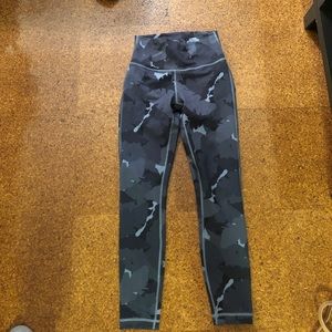 Lululemon blue camouflage print tights
